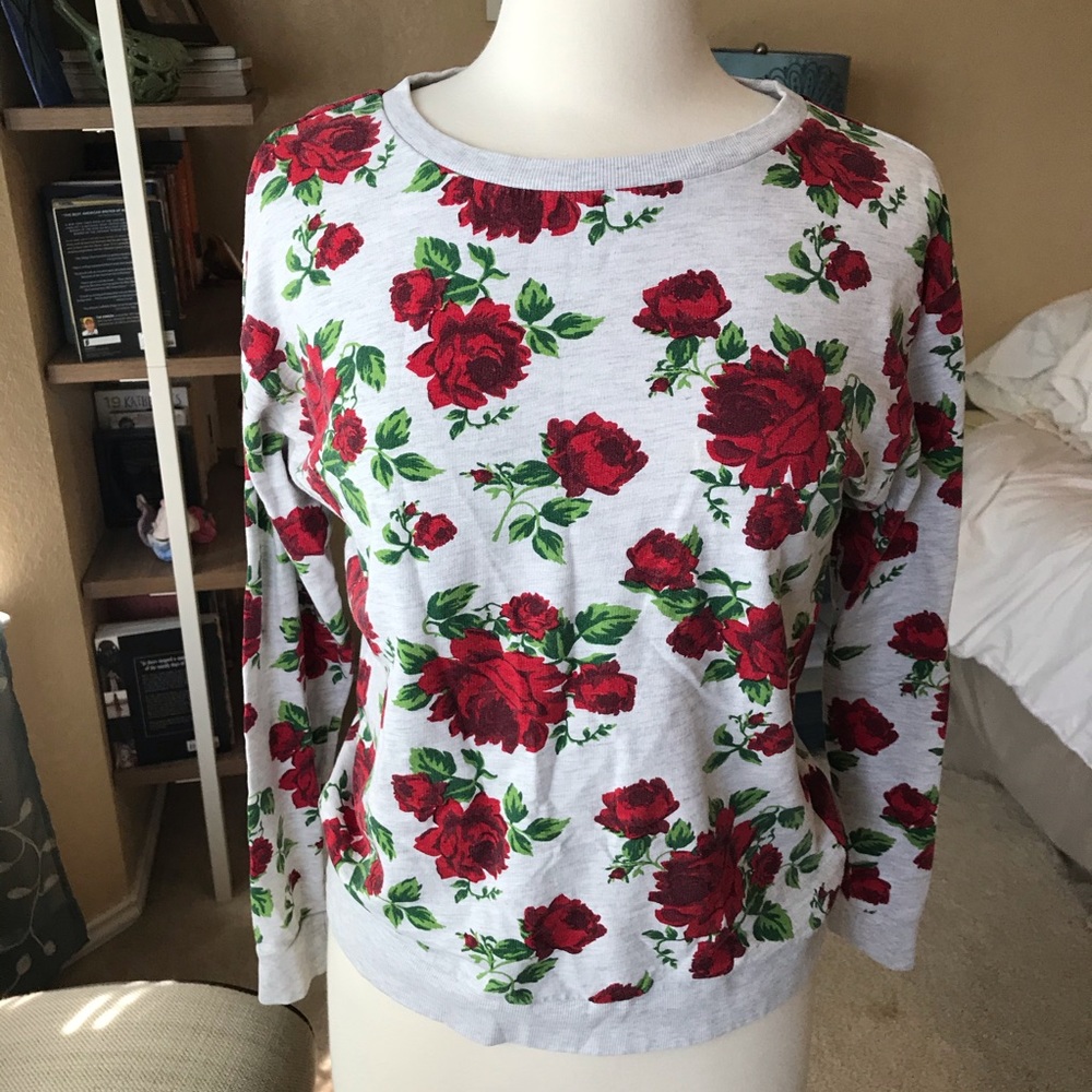 3/$20 🥳 DIVIDED floral lightweight sweater